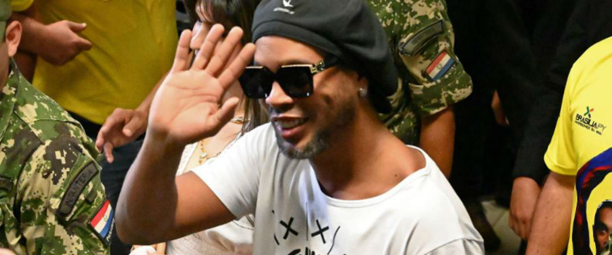 Scarcerato l’ex calciatore Ronaldinho: è ai domiciliari in Paraguay