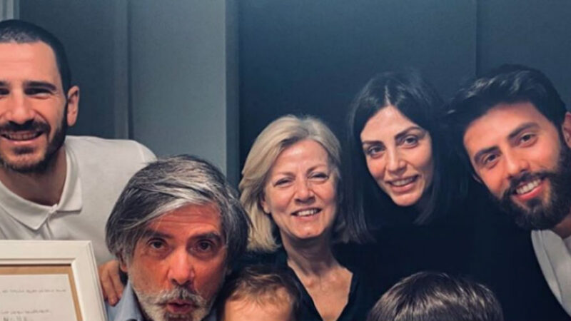 Polemica per una foto di famiglia di Bonucci: la moglie Martina risponde
