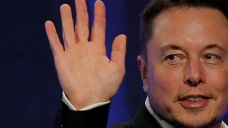 Elon Musk: “Le piramidi costruite dagli Alieni”. Scoppia la polemica