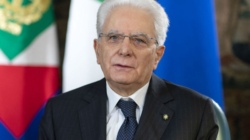 Sergio Mattarella replica a Boris Johnson: “Amiamo la serietà”