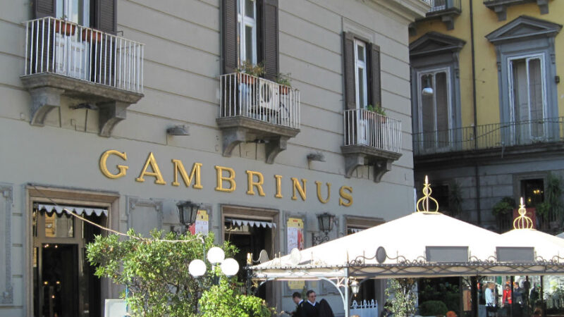 Napoli, non apre lo storico caffè Gambrinus