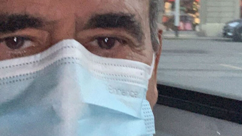 Carlo Conti dimesso dall’ospedale: “Buon lavoro a medici e infermieri”