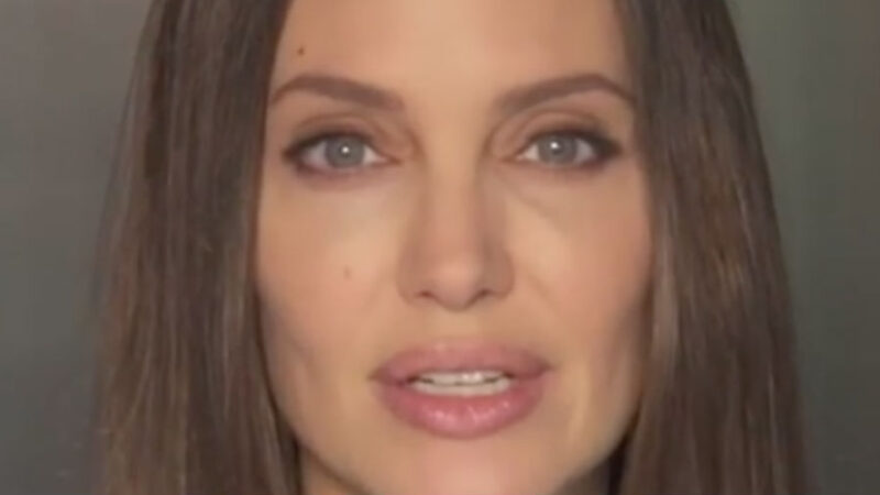 L’appello di Angelina Jolie: “Attenti alle violenze di genere anche a Natale”