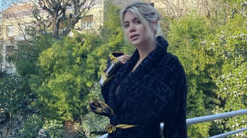 Wanda Nara sui social stuzzica l’Inter: “Oggi tutto bianco e io di nero”