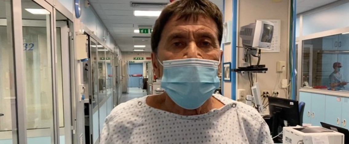 Gianni Morandi, il video dall’ospedale: “È ora di ricominciare a muoversi”