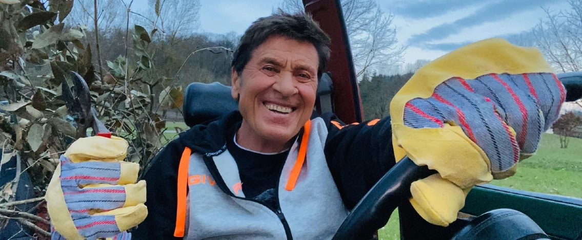 Bologna, il cantante Gianni Morandi ricoverato per ustioni