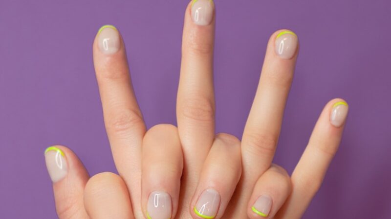 Nails Minimal Design : il trend impone una sobrietà ricercata e curata