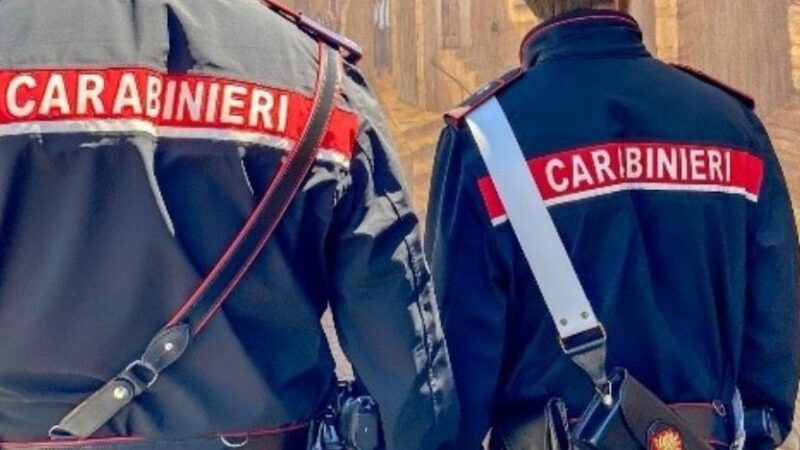 Milano, donna aggredita dal marito con una mannaia, salvata dalla figlia