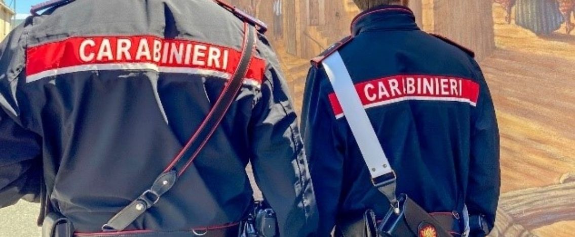 Milano, donna aggredita dal marito con una mannaia, salvata dalla figlia