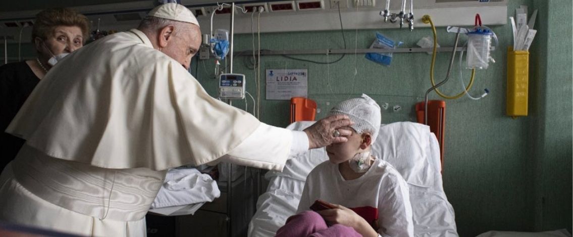 Papa Francesco in visita dai bambini ucraina malati oncologici