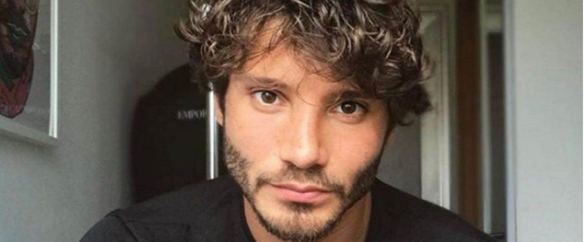 Stefano De Martino, un augurio speciale per i conduttori di Made in Sud | Le sue parole (FOTO)