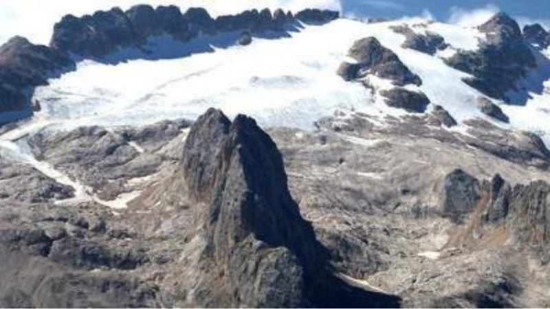 Marmolada, il crollo del seracco provoca 6 morti. Ci sono feriti e dispersi