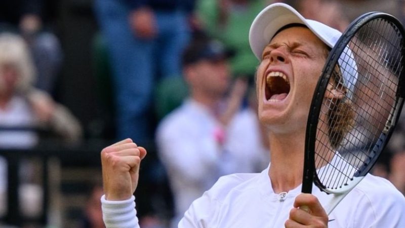 Wimbledon, ottavi di finale: Sinner vince sotto gli occhi di Federer, ai quarti c’è Djokovic