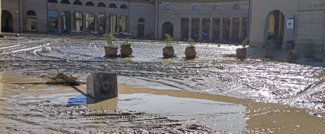 Marche, sale a dieci il bilancio delle vittime del nubifragio