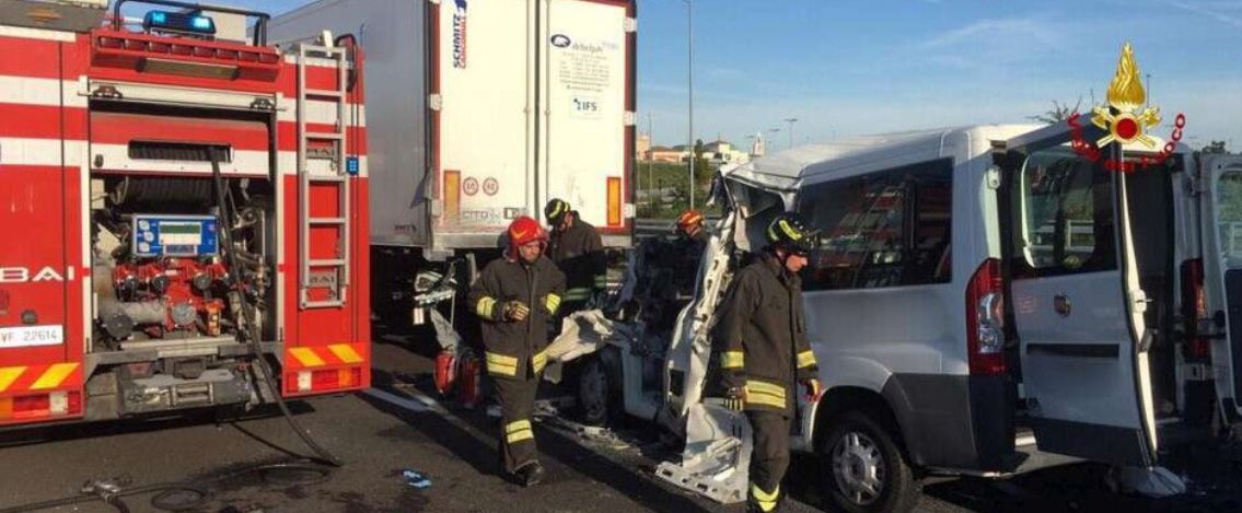 Incidente A4, lutto cittadino a Riccione