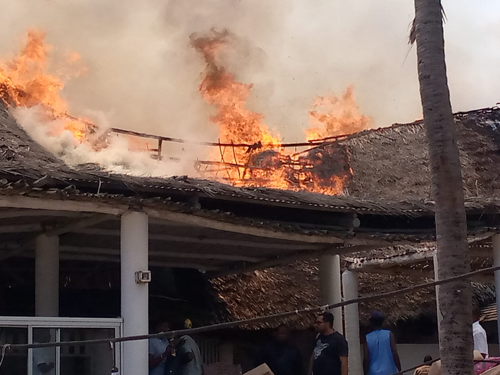 Kenya, in fiamme un resort italiano: due turiste ricoverate