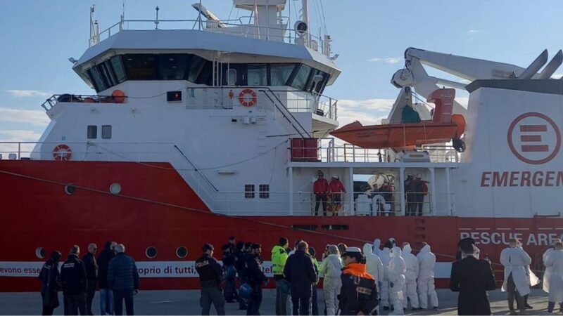 Migranti, nuovo naufragio a Lampedusa, morta una persona