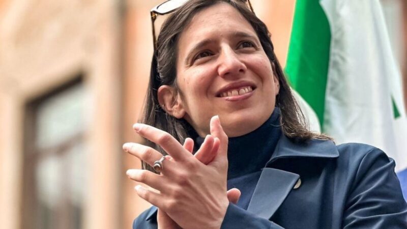 Elly Schlein contro le scelte del Governo: “inaccettabile spostare i fondi del Pnrr sugli armamenti”