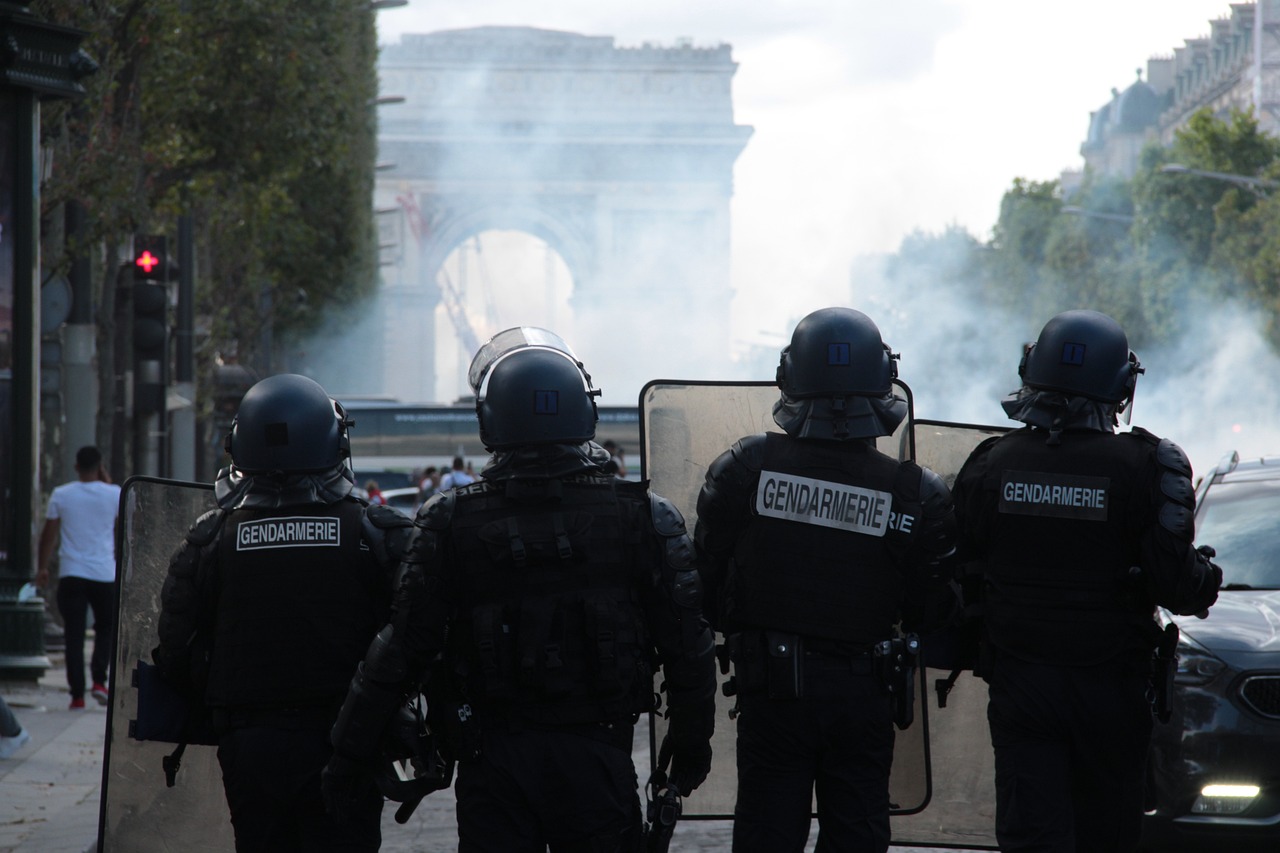 Le proteste francesi contagiano la Svizzera, manifestazioni a Losanna