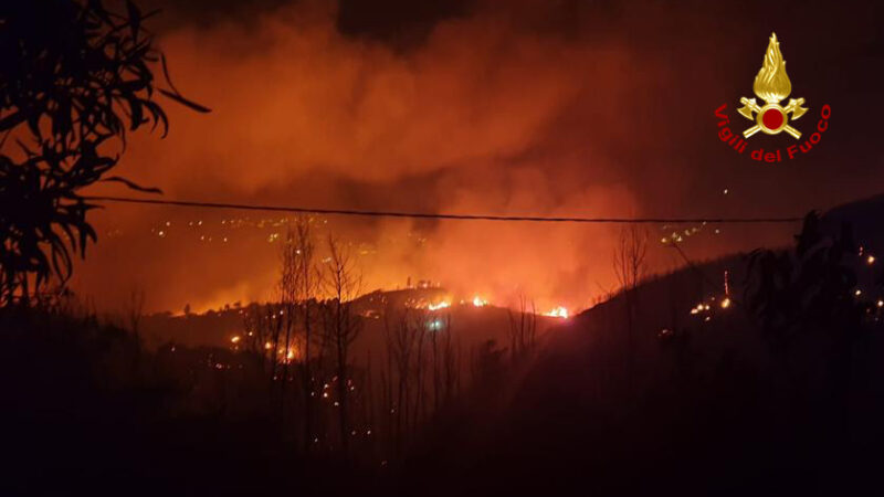 Sicilia nella morsa delle fiamme, tre le persone morte