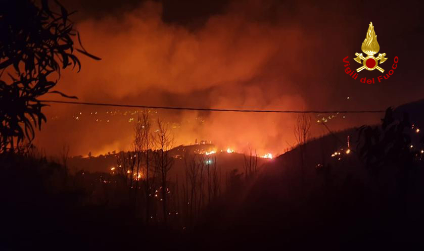 Sicilia nella morsa delle fiamme, tre le persone morte