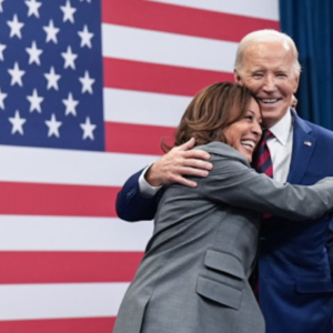 Biden si ritira e appoggia Kamala Harris, ma la successione non è garantita