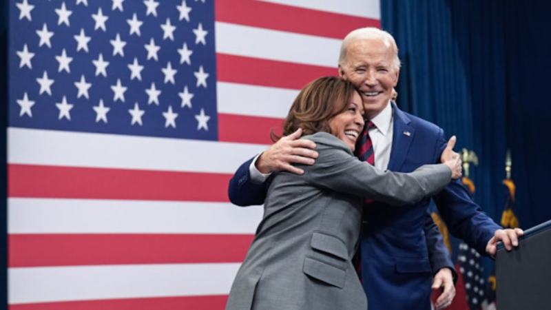 Biden si ritira e appoggia Kamala Harris, ma la successione non è garantita