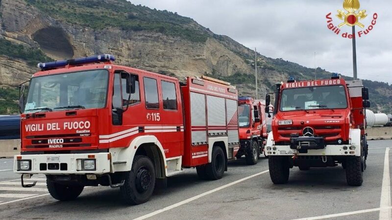 Tre giovani motociclisti muoiono nello schianto contro un’auto a Oristano