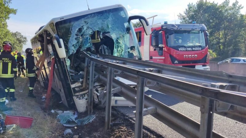 Incidente sull’A1: un morto e 25 feriti