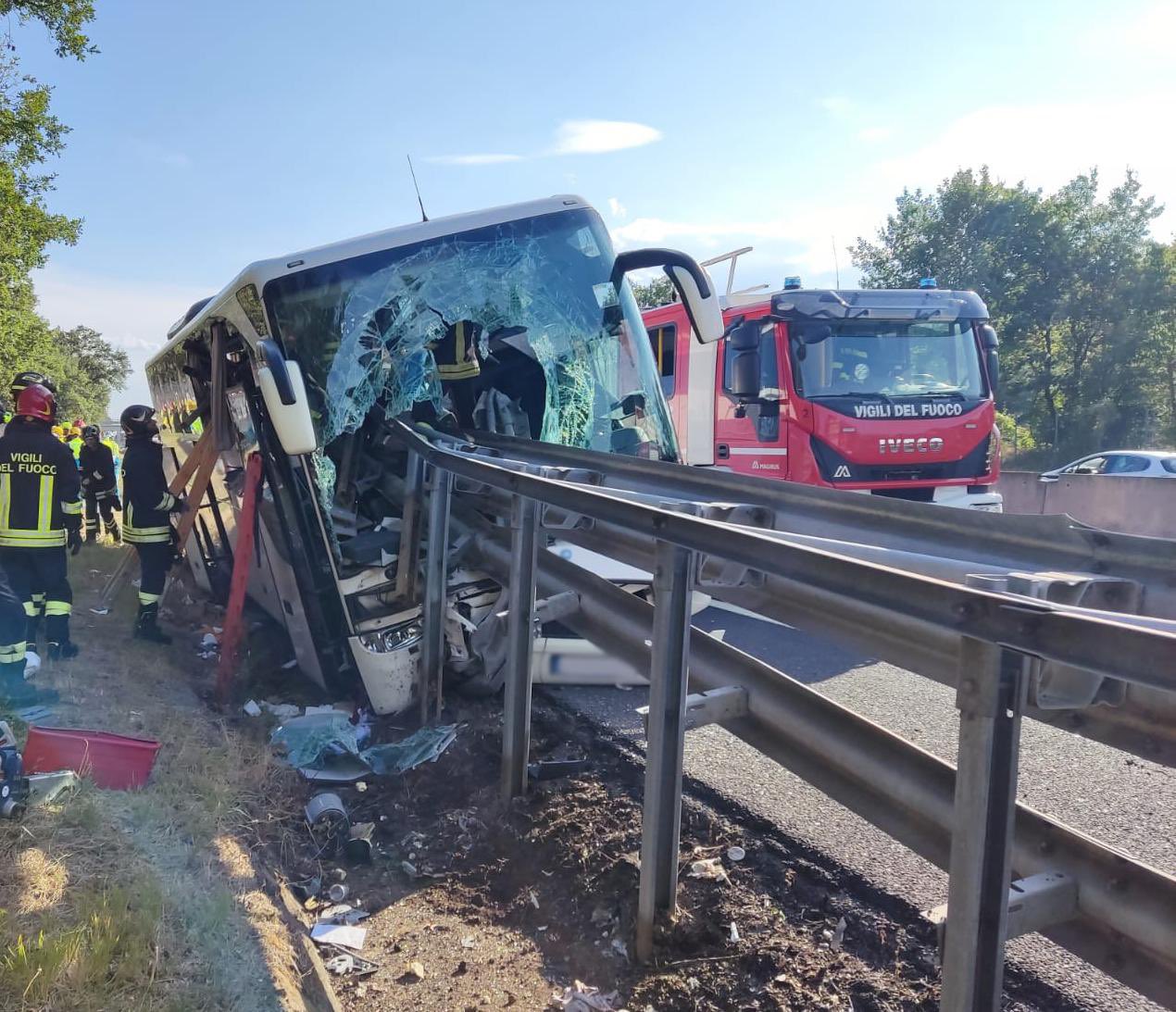 Incidente sull’A1: un morto e 25 feriti