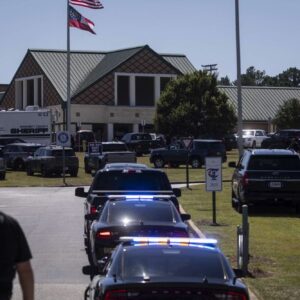 Tragedia alla Apalachee High School: quattro morti e nove feriti in una sparatoria